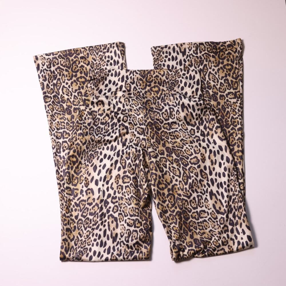 Pull&Bear Leopard Print Leggings in Tan, Black and Cream